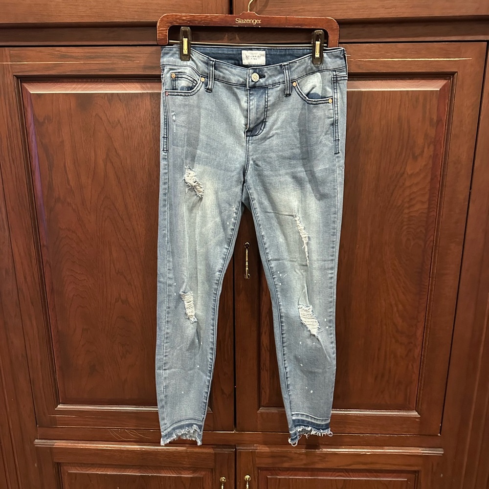 Celebrity Pink distressed skinny jeans sz 7/28